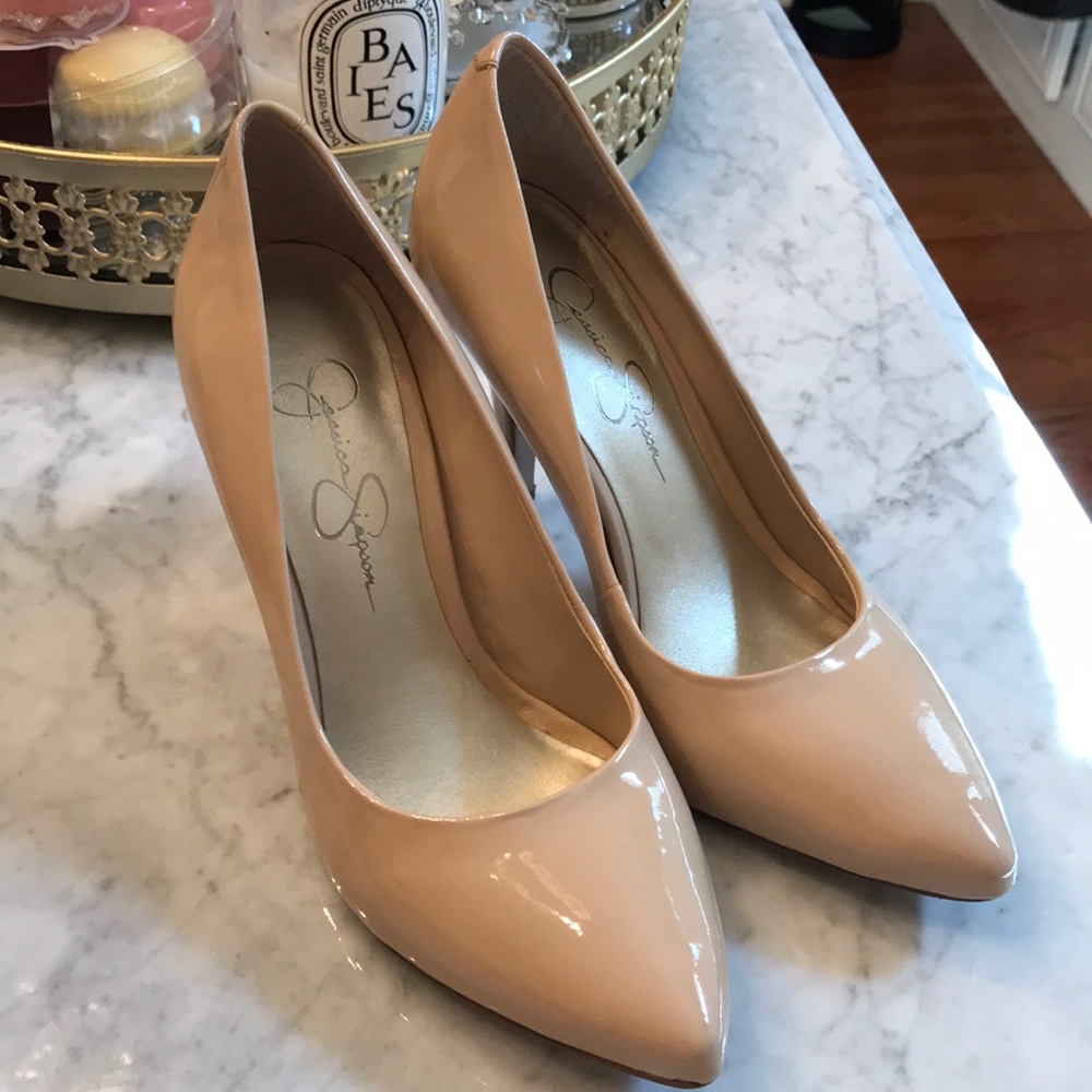 Jessica Simpson nude pumps